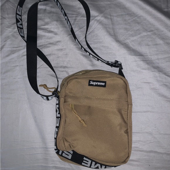 Supreme SS18 Shoulder Black Bag Tan
